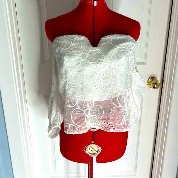 ➕Guess White Floral Off-Shoulder Top medium - Picture 1 of 8